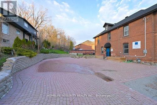 25 Berczy Street, Barrie, ON 