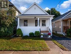 98 PLEASANT AVENUE St. Catharines (Downtown), ON L2R 1Y1