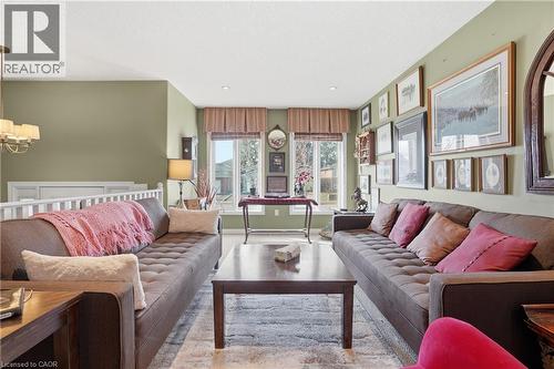 9 Pace Avenue, Brantford, ON - Indoor Photo Showing Living Room