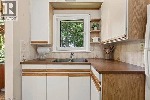 803 Montgomery Drive, Ancaster, ON - Indoor Photo Showing Kitchen With Double Sink