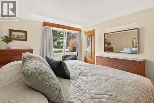 803 Montgomery Drive, Ancaster, ON - Indoor Photo Showing Bedroom