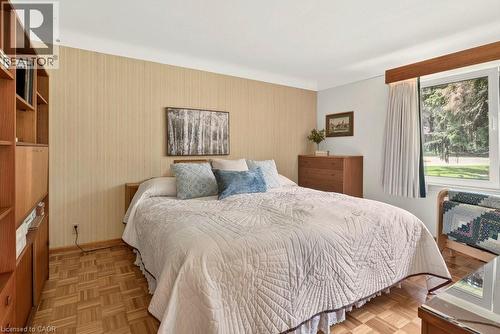 803 Montgomery Drive, Ancaster, ON - Indoor Photo Showing Bedroom