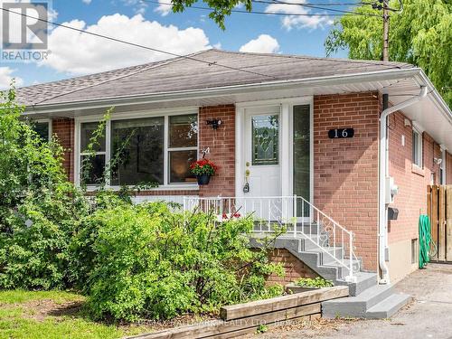 16 DUNBOYNE COURT  Toronto, ON M2R 2B7