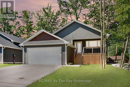 16 CARIBBEAN DRIVE  Wasaga Beach, ON L9Z 2W3