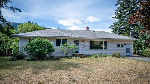 2743 THOMPSON Drive  Kamloops, BC V2C 4L7
