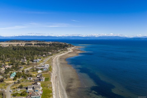 745 Lazo Rd, Comox, BC 