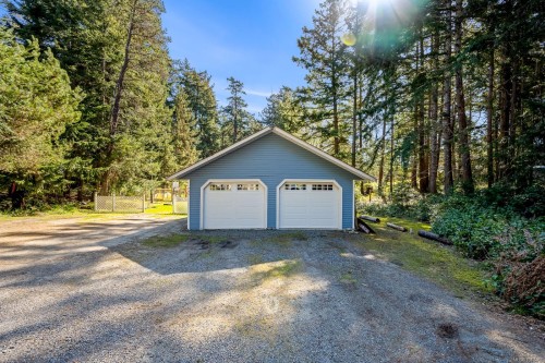 745 Lazo Rd, Comox, BC 