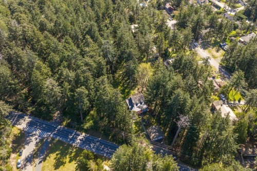 745 Lazo Rd, Comox, BC 