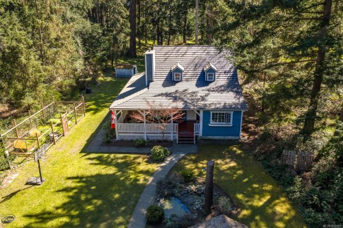 745 Lazo Rd, Comox, BC 