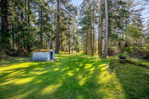 745 Lazo Rd, Comox, BC 