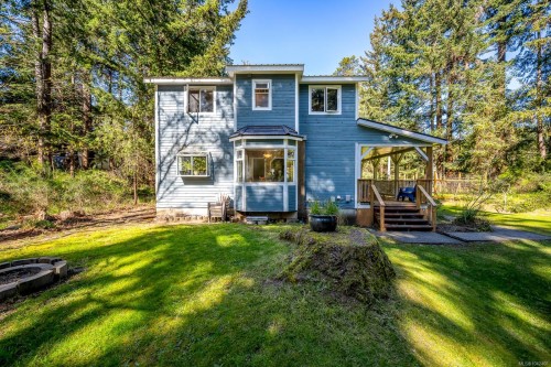 745 Lazo Rd, Comox, BC 