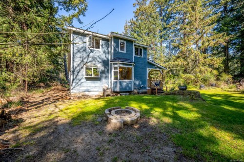 745 Lazo Rd, Comox, BC 