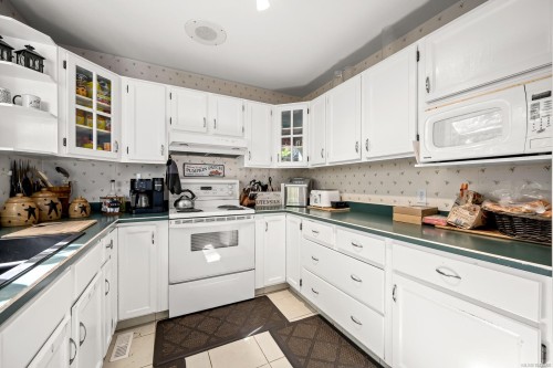 745 Lazo Rd, Comox, BC 
