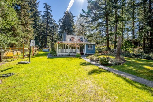 745 Lazo Rd, Comox, BC 