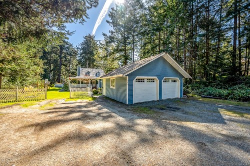 745 Lazo Rd, Comox, BC 