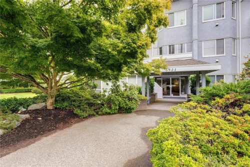 #308-3921 Shelbourne St  Saanich, BC V8P 4H9