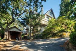 1043/1045 Belmont Ave Victoria, BC V8S 3T4