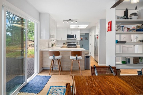 335 Damon Dr, View Royal, BC 