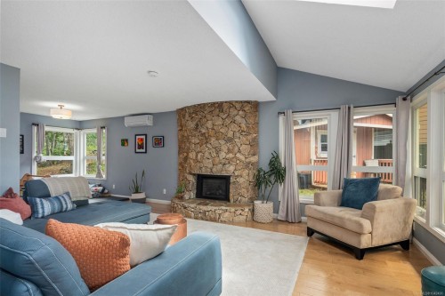 335 Damon Dr, View Royal, BC 