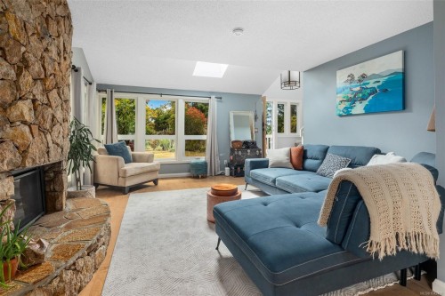 335 Damon Dr, View Royal, BC 