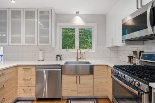 335 Damon Dr, View Royal, BC 