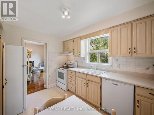 21 Oak Hampton Boulevard, Toronto, ON 