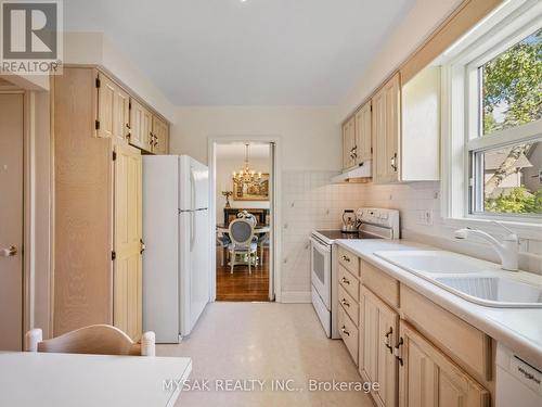 21 Oak Hampton Boulevard, Toronto, ON 
