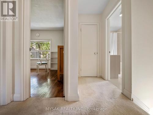 21 Oak Hampton Boulevard, Toronto, ON 