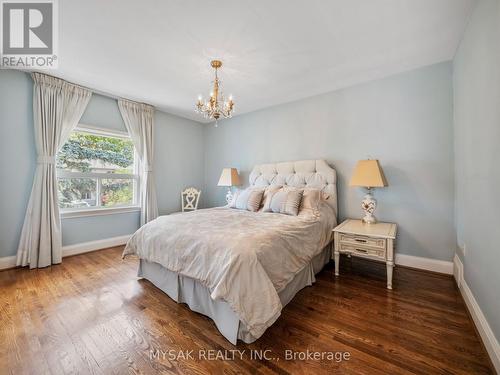 21 Oak Hampton Boulevard, Toronto, ON 
