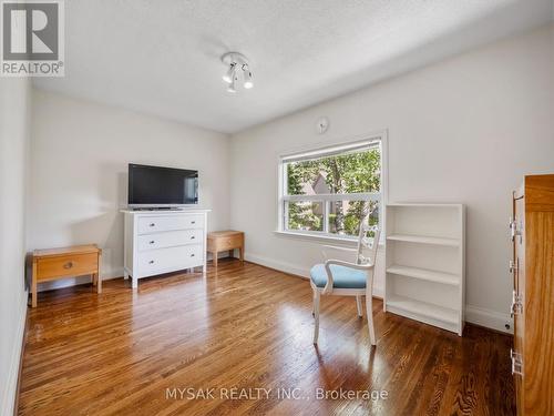 21 Oak Hampton Boulevard, Toronto, ON 