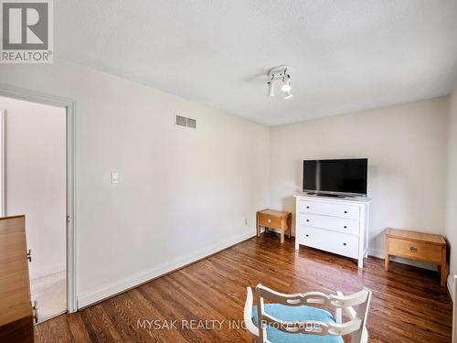 21 Oak Hampton Boulevard, Toronto, ON 