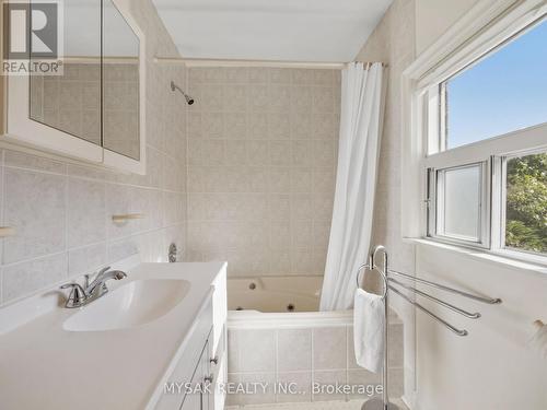 21 Oak Hampton Boulevard, Toronto, ON 