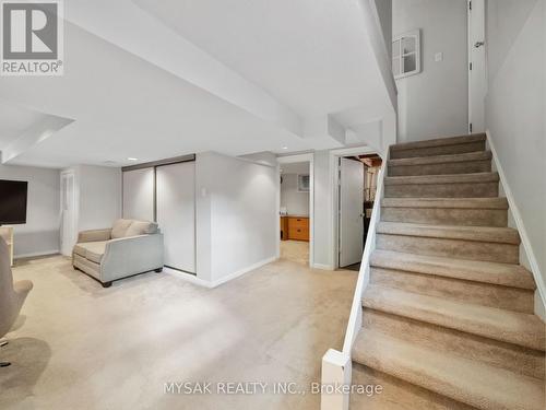 21 Oak Hampton Boulevard, Toronto, ON 