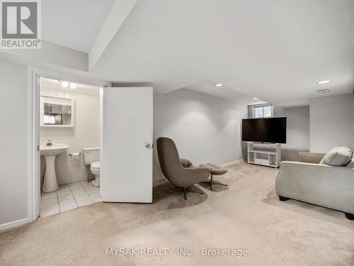 21 Oak Hampton Boulevard, Toronto, ON 