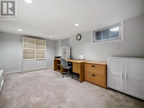 21 Oak Hampton Boulevard, Toronto, ON 