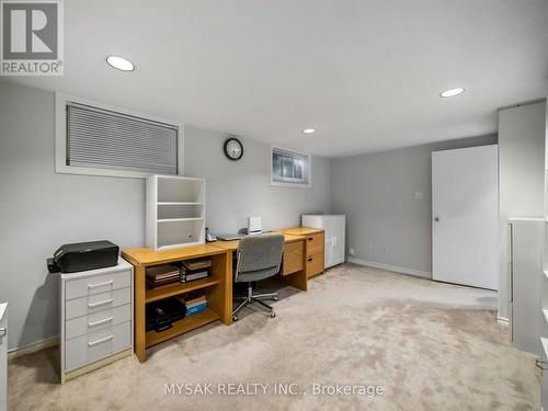 21 Oak Hampton Boulevard, Toronto, ON 