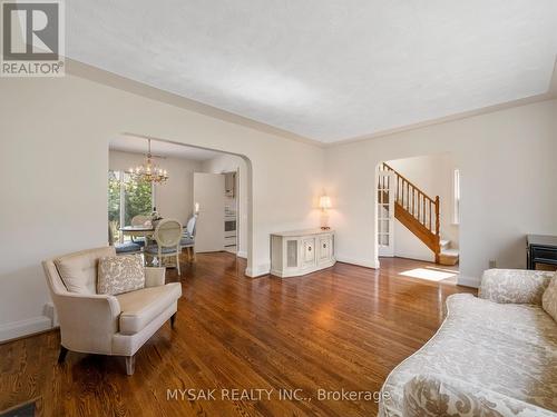 21 Oak Hampton Boulevard, Toronto, ON 
