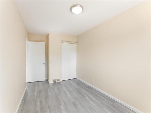 254 Lake Village Rd, Winnipeg, MB 