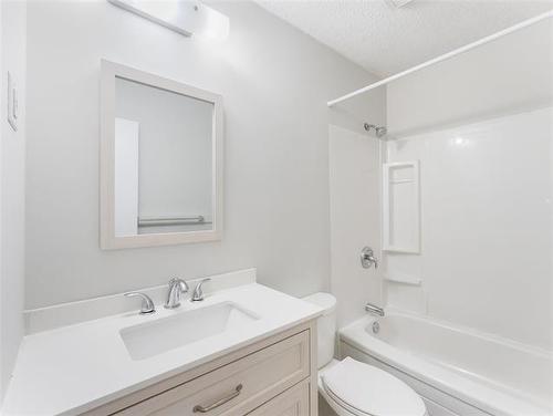 254 Lake Village Rd, Winnipeg, MB 