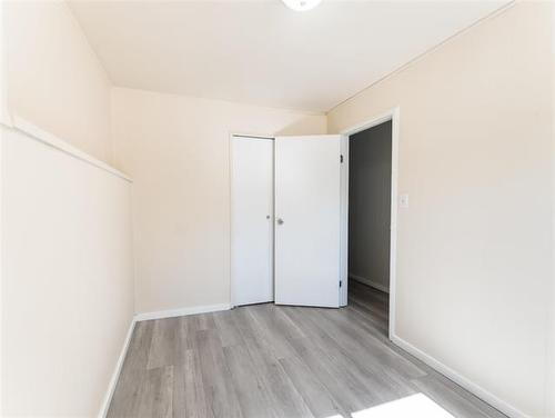 254 Lake Village Rd, Winnipeg, MB 