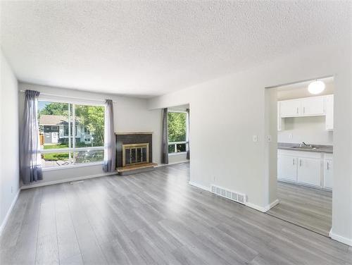 254 Lake Village Rd, Winnipeg, MB 