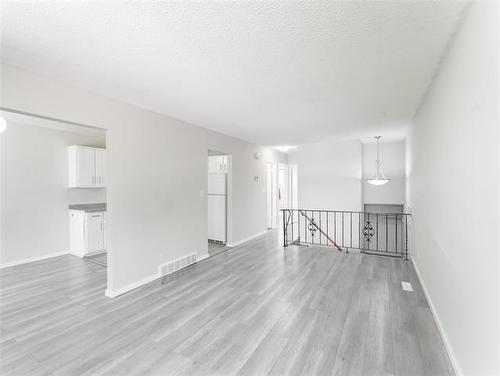 254 Lake Village Rd, Winnipeg, MB 