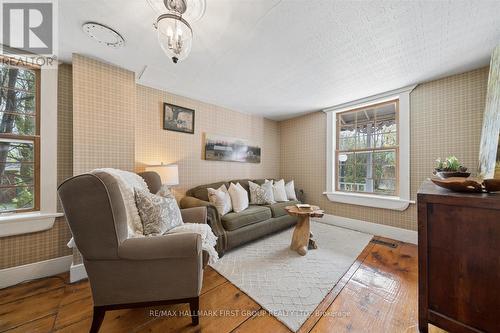 130 Myrtle Road E, Whitby, ON - Indoor Photo Showing Living Room