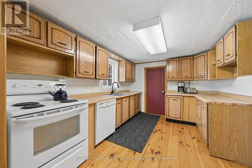130 Myrtle Road E, Whitby, ON - Indoor Photo Showing Kitchen With Double Sink