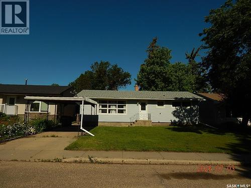 710 3RD STREET E  Assiniboia, SK S0H 0B0