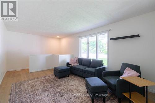 419 Main Street W, Norwich (Springford), ON - Indoor Photo Showing Living Room