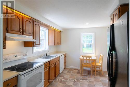 419 Main Street W, Norwich (Springford), ON - Indoor Photo Showing Kitchen With Double Sink