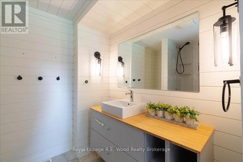 419 Main Street W, Norwich (Springford), ON - Indoor Photo Showing Bathroom
