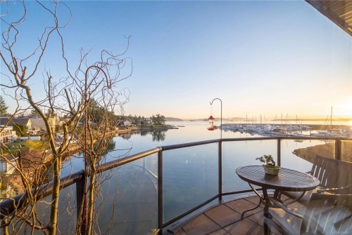 #201-9949 Third St, Sidney, BC 