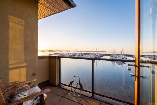 #201-9949 Third St, Sidney, BC 